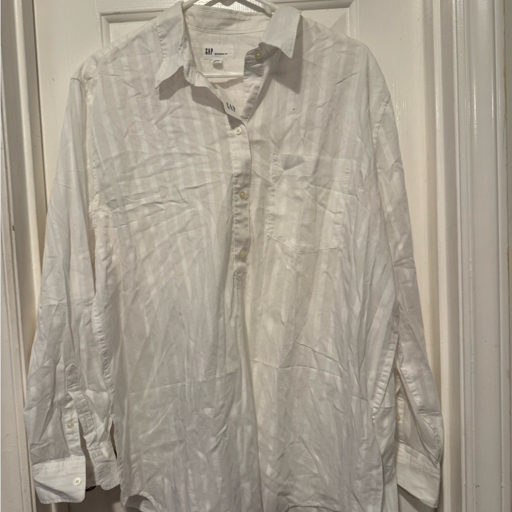 GAP Cream Boyfriend Fit Shirt
